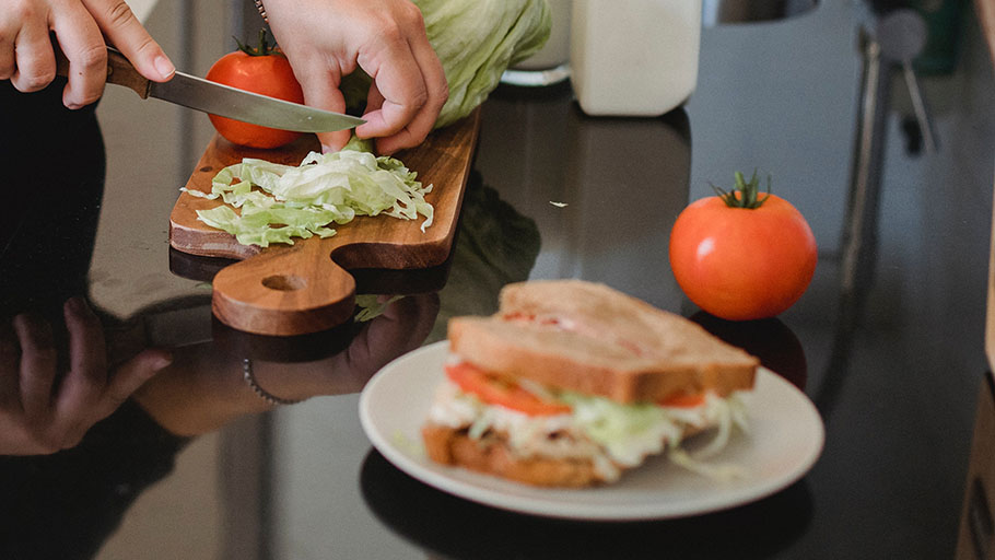 A women making a sandwich